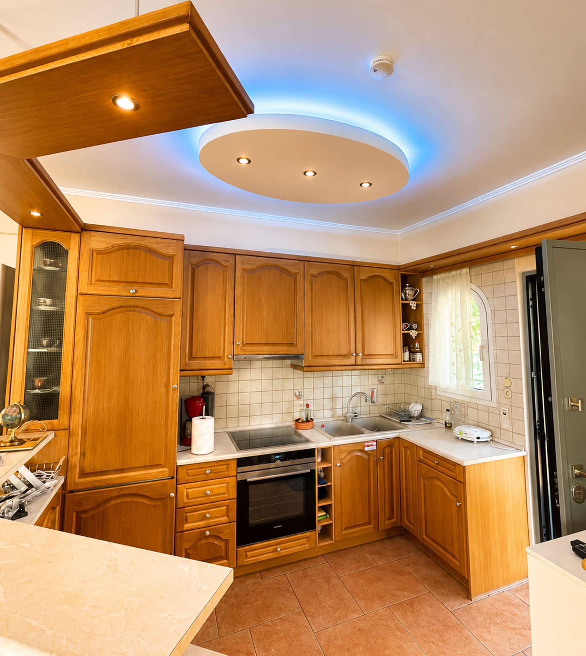 Coffee/tea maker, oven, stovetop, toaster