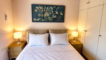 3 bedrooms, desk, iron/ironing board, WiFi
