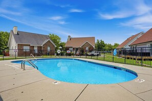 Pool - Entire Home Close to Pigeon Forge (Pigeon Forge)