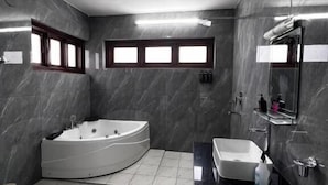 Shower, hair dryer, slippers, towels - Mandala Resorts and Events (Sanga)