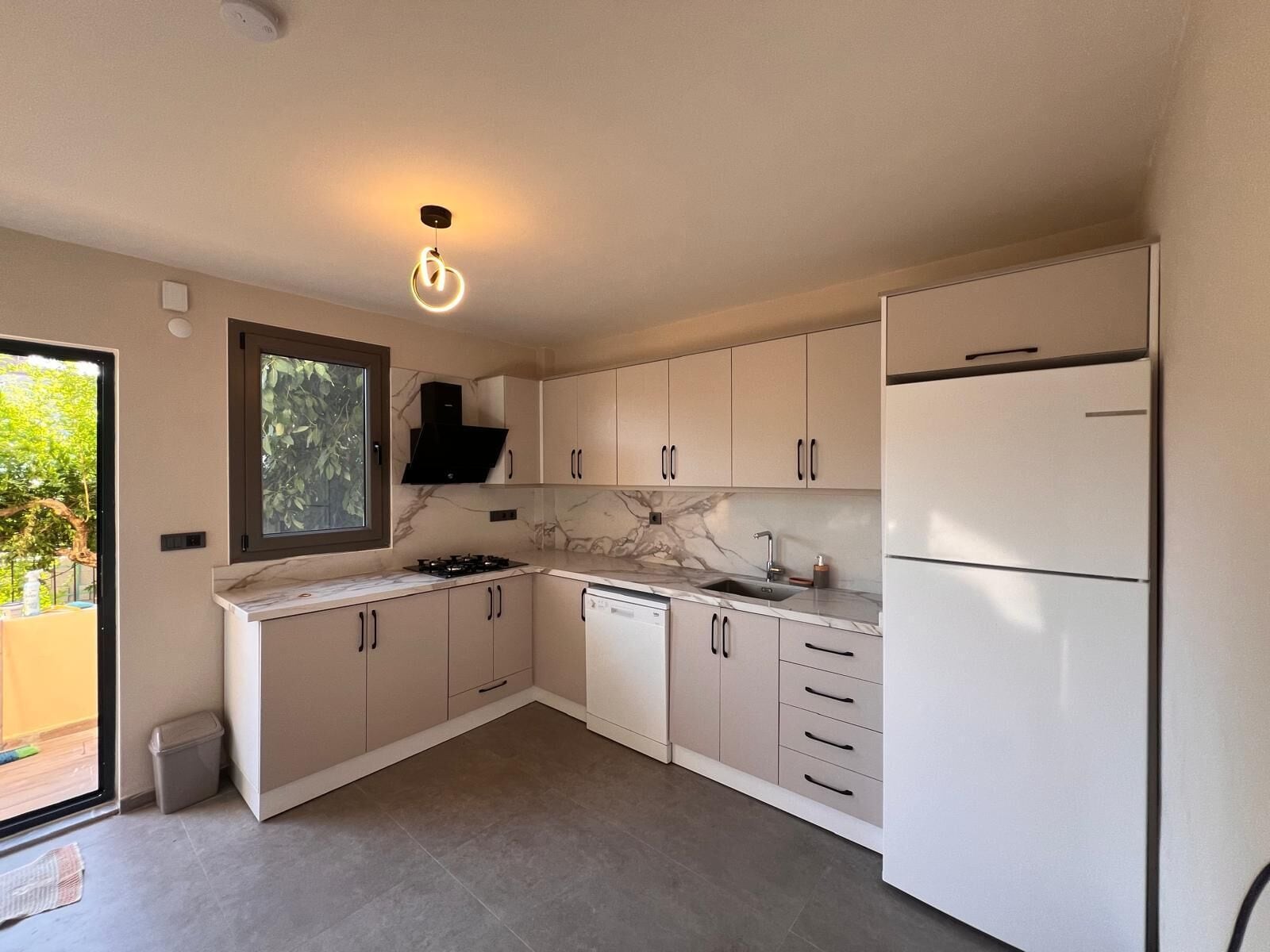 Apartment | Private kitchen | Fridge, dining tables