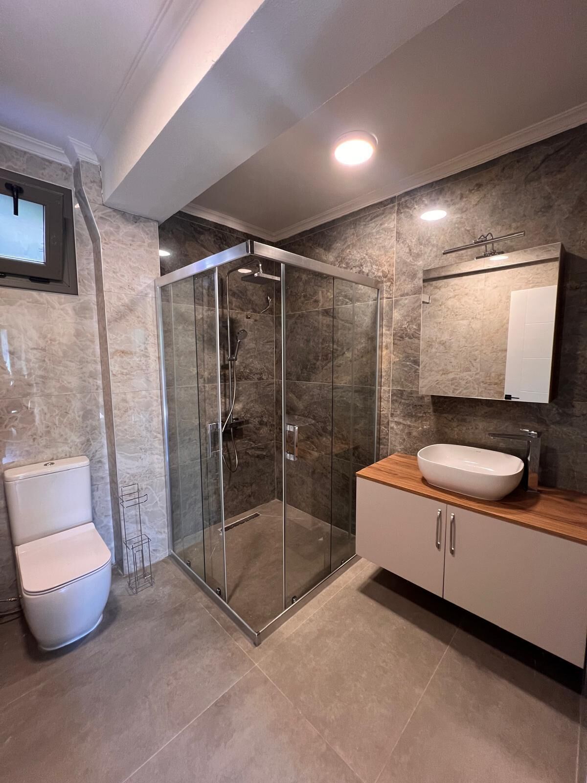 Towels, soap, shampoo, toilet paper