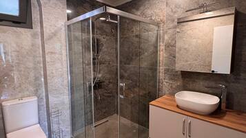 Towels, soap, shampoo, toilet paper