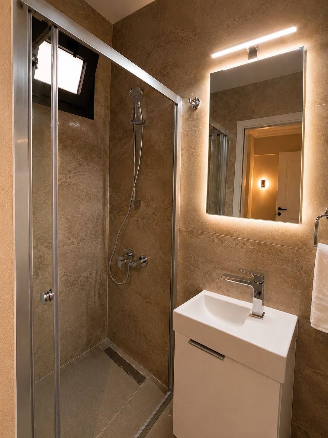 Familienapartment | Badezimmer | Handtücher, Seife, Shampoo, Toilettenpapier