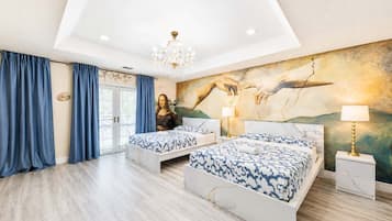 Ferros/tábuas de passar roupa, berço de viagem, Wi-Fi, roupa de cama