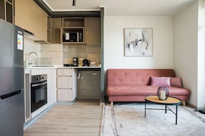 TV, offices - Chic 2BR Apt in Nunoa with Balcony for 5 (Ñuñoa)