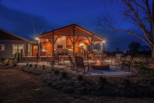 Cypress Creek Lodge - Spacious 8 bedroom 7 bathroom lodge