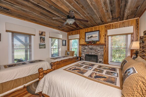Cypress Creek Lodge - Spacious 8 bedroom 7 bathroom lodge