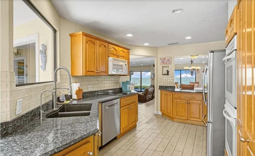 Summer Breeze By The Sea | Oceanfront Retreat