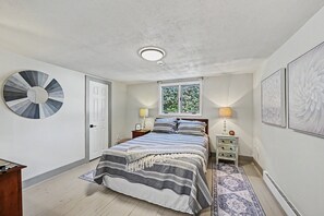 4 bedrooms, free WiFi, bed sheets - Lake Ariel - 4-Bedroom Farmhouse with Large Pond (Lake Ariel)
