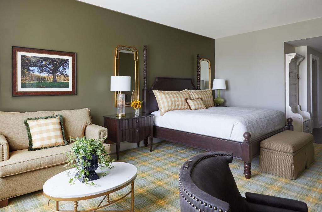 Deluxe Single Room | In-room safe, desk, laptop workspace, blackout drapes
