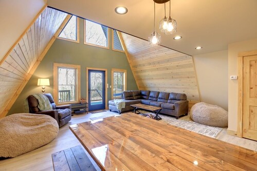 Chimney Rock Chalet w Mountain Views Near Main St