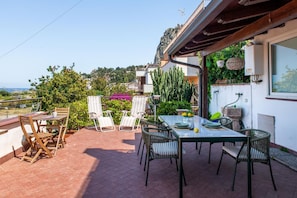 Outdoor dining - Vrbo Property (Palermo)