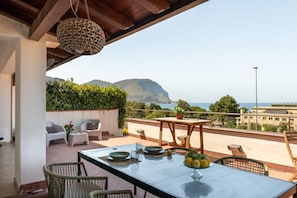 Outdoor dining - Vrbo Property (Palermo)