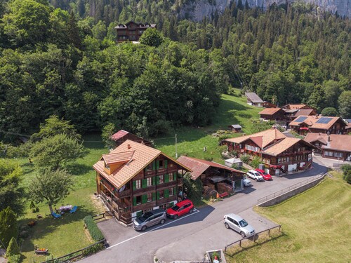 Mountain View Chalet near Lauterbrunnen and Parking