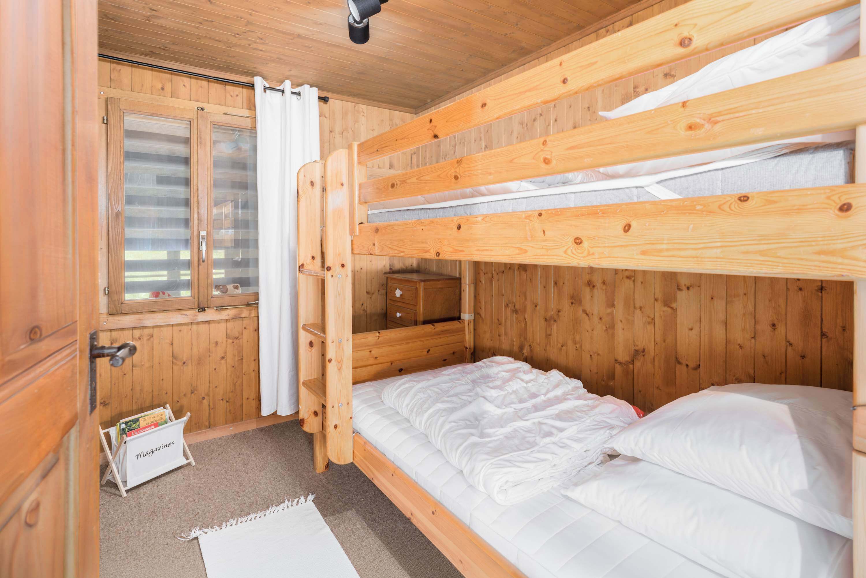 WiFi, bed sheets