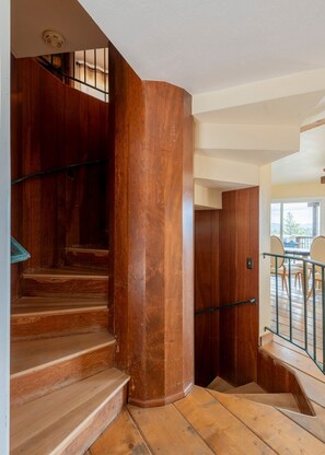 A wooden staircase with metal railings leading to a balcony. - Iconic Lakeview Estate | 4BR | Sleeps 10 (Lake Arrowhead)