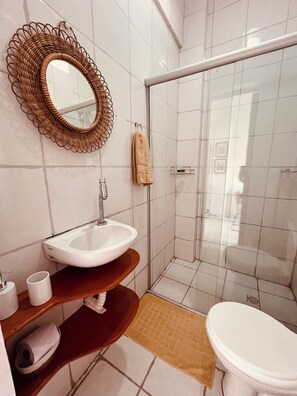 Towels, soap, toilet paper - Charming apartment in the heart of Belém. (Belém)
