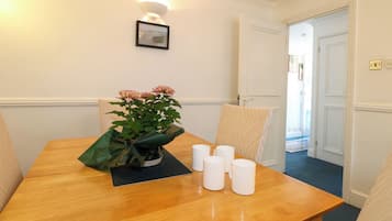 Cottage | Dining