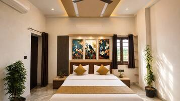 5 bedrooms, WiFi, bed sheets