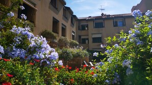 Property grounds - PUNTA ALA: SUNSET WITH A SEA VIEW! Air conditioning + Parking + Blue Flag beaches! (Punta Ala)