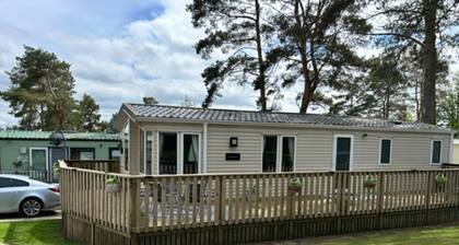 2 Bed Caravan Sleeps 4 With Parking and Balcony