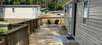 2 Bed Caravan Sleeps 4 With Parking and Balcony