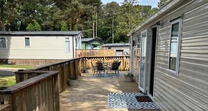 2 Bed Caravan Sleeps 4 With Parking and Balcony