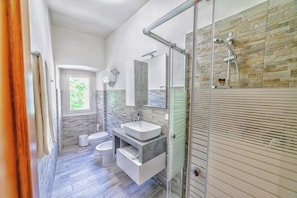 Shower, hair dryer, bidet, towels - Terra d'Olivo Farmstay (Trevi)
