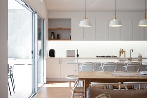 Private kitchen - The Gables - Pool - Fire & Luxury (Tighes Hill)