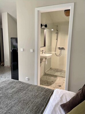 Douche, sèche-cheveux