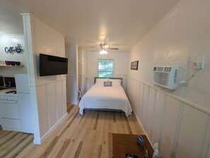 Room - Cozy Lakeside Cabin #3 (Bull Shoals)