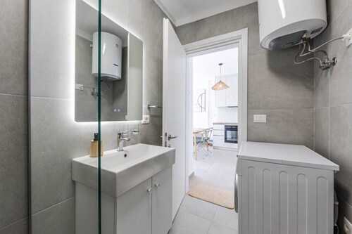 Summer Bliss 1BR Apartment | Lemon Residence by PikHost