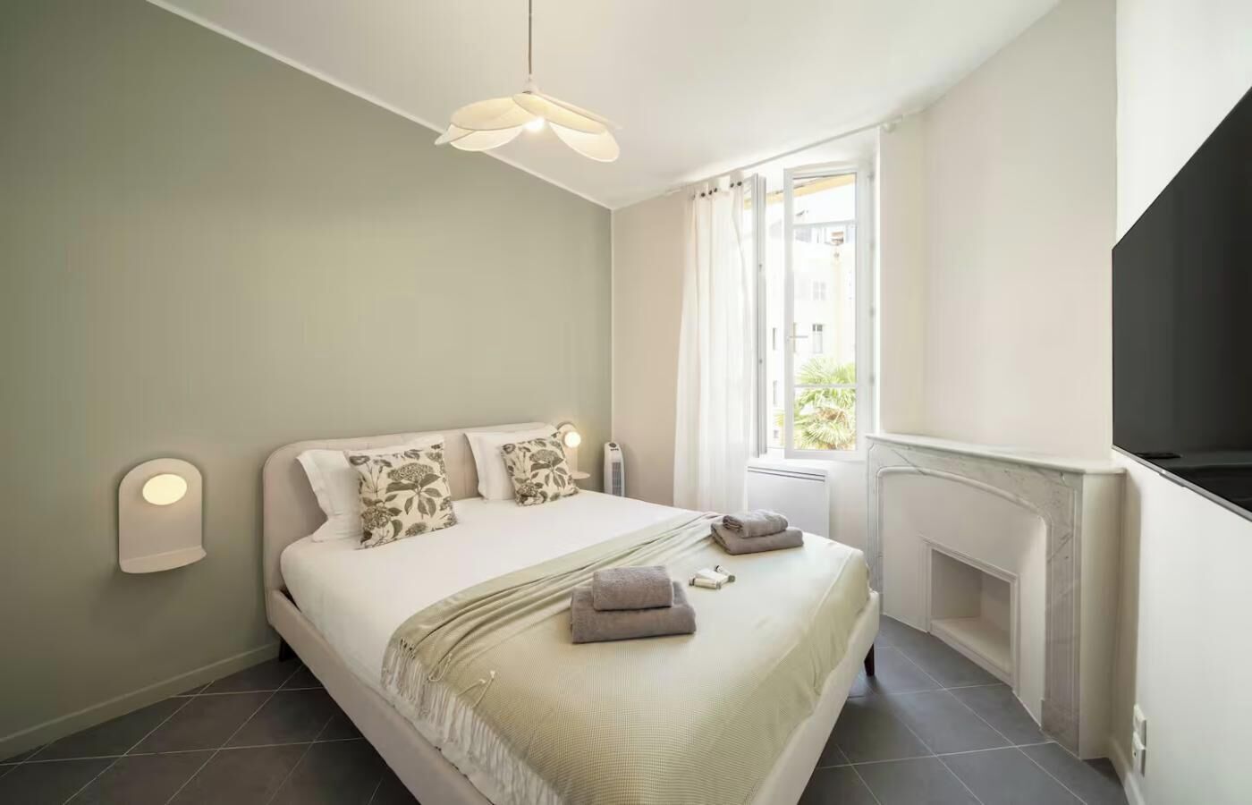 2 habitaciones, escritorio, tabla de planchar con plancha y wifi gratis 