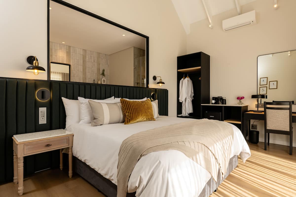 Chambre Deluxe, vue sur la montagne | Minibar contenant certains articles gratuits