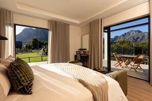 Luxury Room, Mountain View | In-room safe, desk, laptop workspace, blackout curtains - Kleine Banhoek Manor (Kylemore)