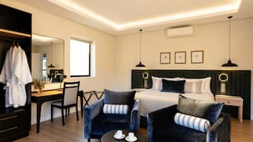 Kamar Mewah, pemandangan gunung | Isi minibar gratis, brankas, meja kerja, dan ruang kerja ramah laptop