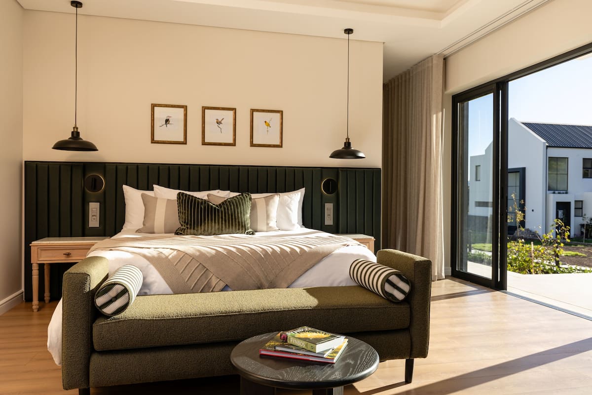 Chambre luxueuse, vue sur la montagne | Minibar contenant certains articles gratuits