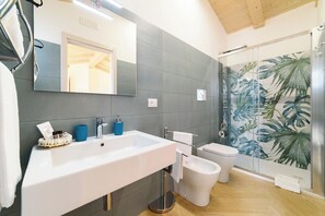 Comfort Double or Twin Room, Sea View | Bathroom - Antico Portone (Palinuro)