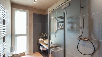 Towels, soap, shampoo, toilet paper