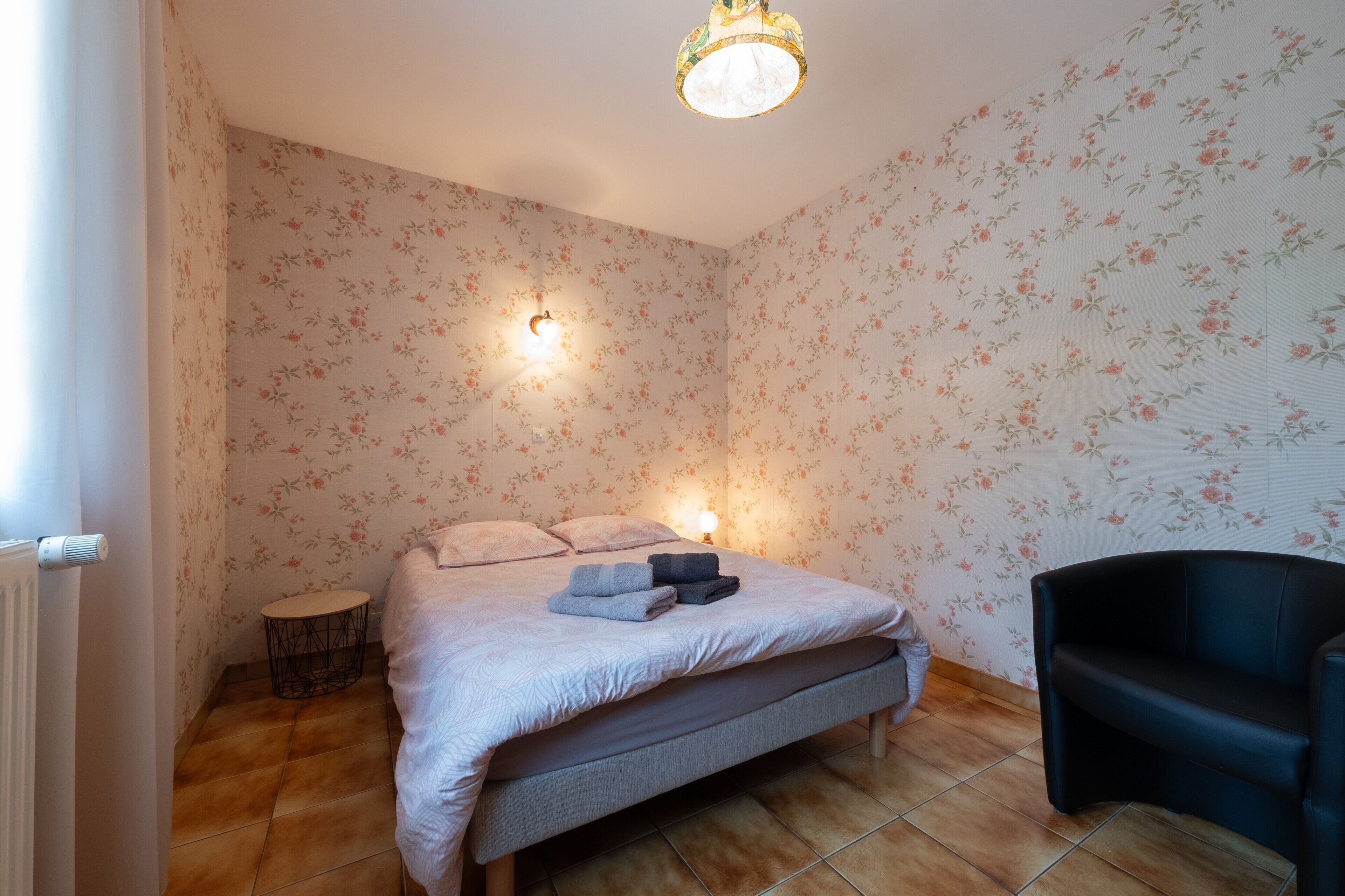 2 bedrooms, iron/ironing board, WiFi