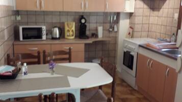 Cookware/dishes/utensils