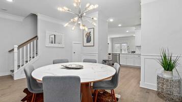 House, Multiple Beds (Lowcountry Lux, 5 min to Beach, 7 min) | Dining