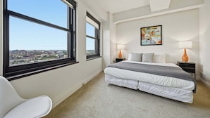 Iron/ironing board, travel cot, free WiFi, bed sheets - 2 BR Iconic Detroit High-Rise Loft (Detroit)