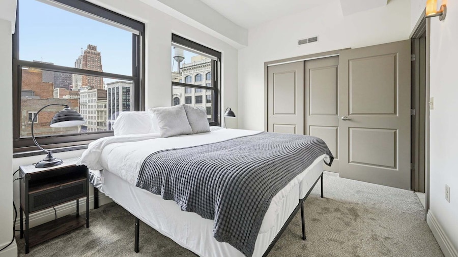 2 BR Iconic Detroit High-Rise Loft