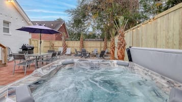 House, Multiple Beds (Charleston Oasis with Hot Tub, Mins t) | Outdoor dining