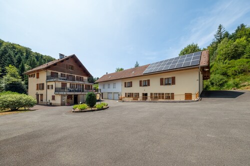 Apartment „La Petite Caille - 10“ mit Bergblick, privater Terrasse und WLAN