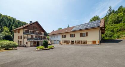 Apartment „La Petite Caille - 10“ mit Bergblick, privater Terrasse und WLAN