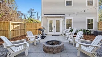 Casa, varias camas (The Cozy Vibes-6 beds-Fenced in Backy) | Terraza o patio
