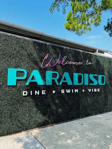 The Trendy In Park Circle Mins to DT CHS & Beach